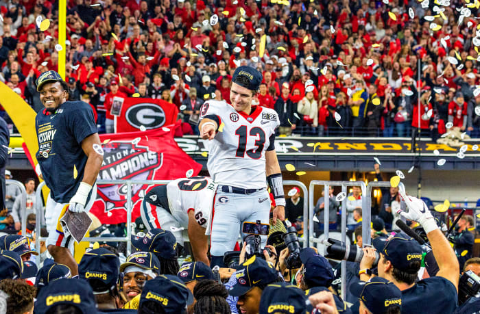 Stetson Bennett celebrates national title with teammates